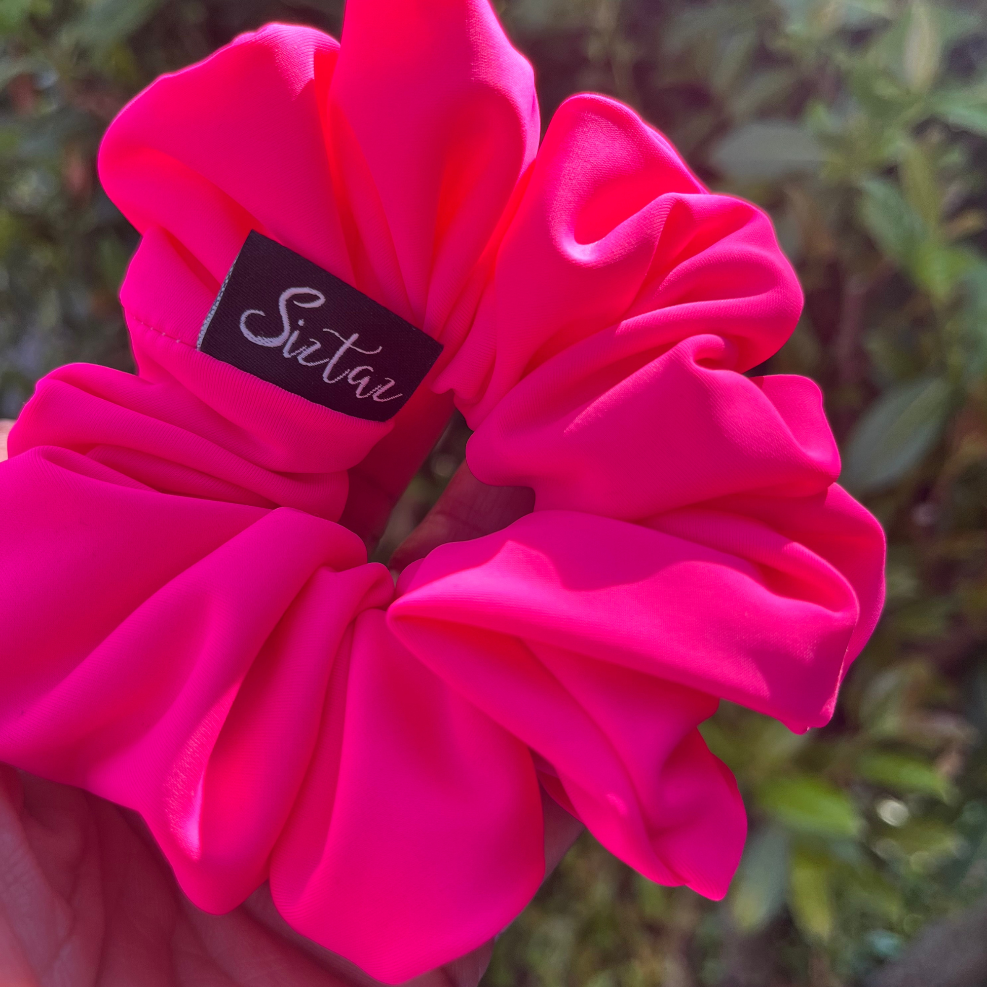 Hellrosa Lycra-Scrunchie – ideal für Schwimmen, Strand und heiße Sommertage