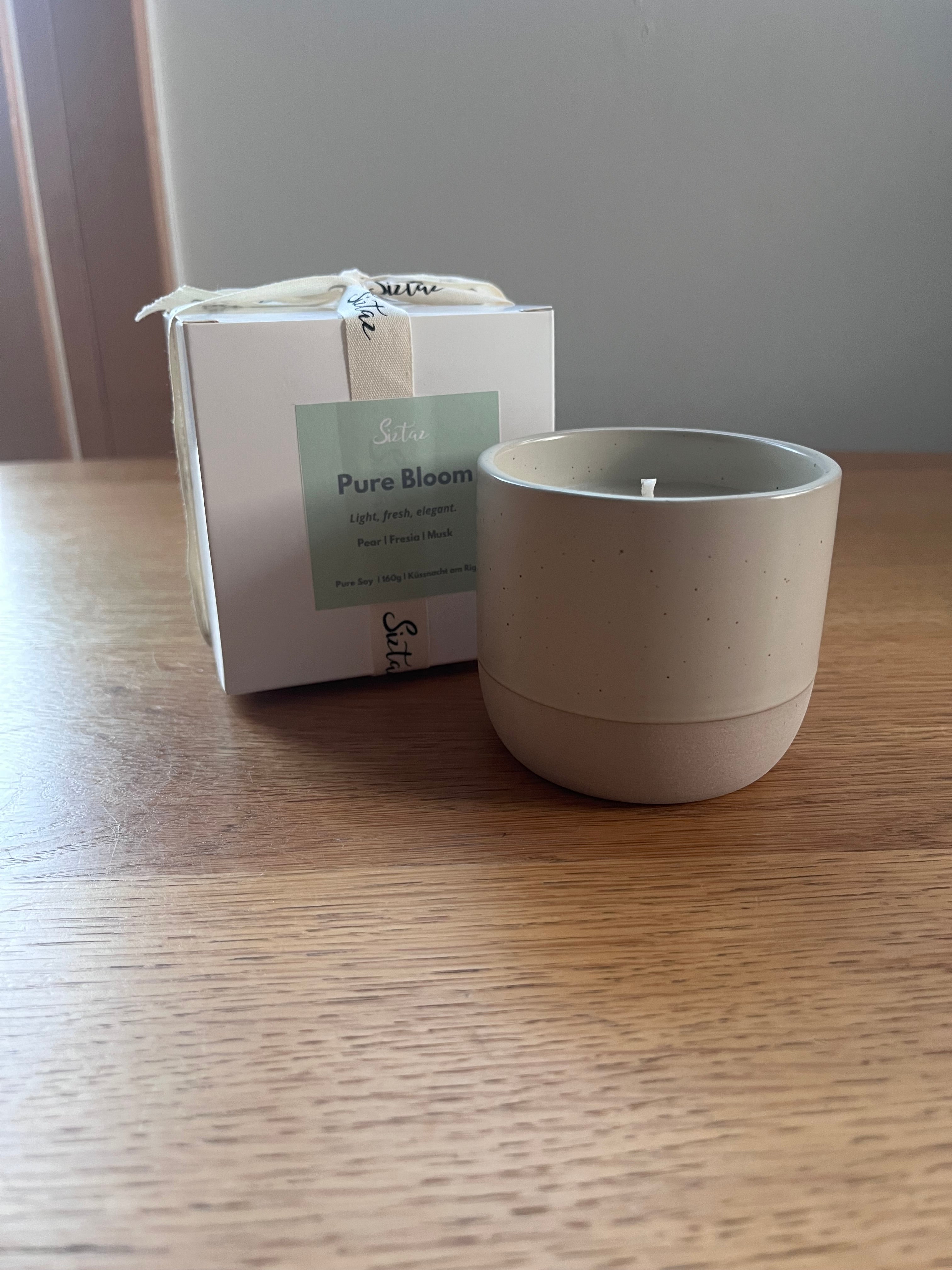 Pure Bloom Cup Candle- Freesie. Leicht. Frisch. Elegant.