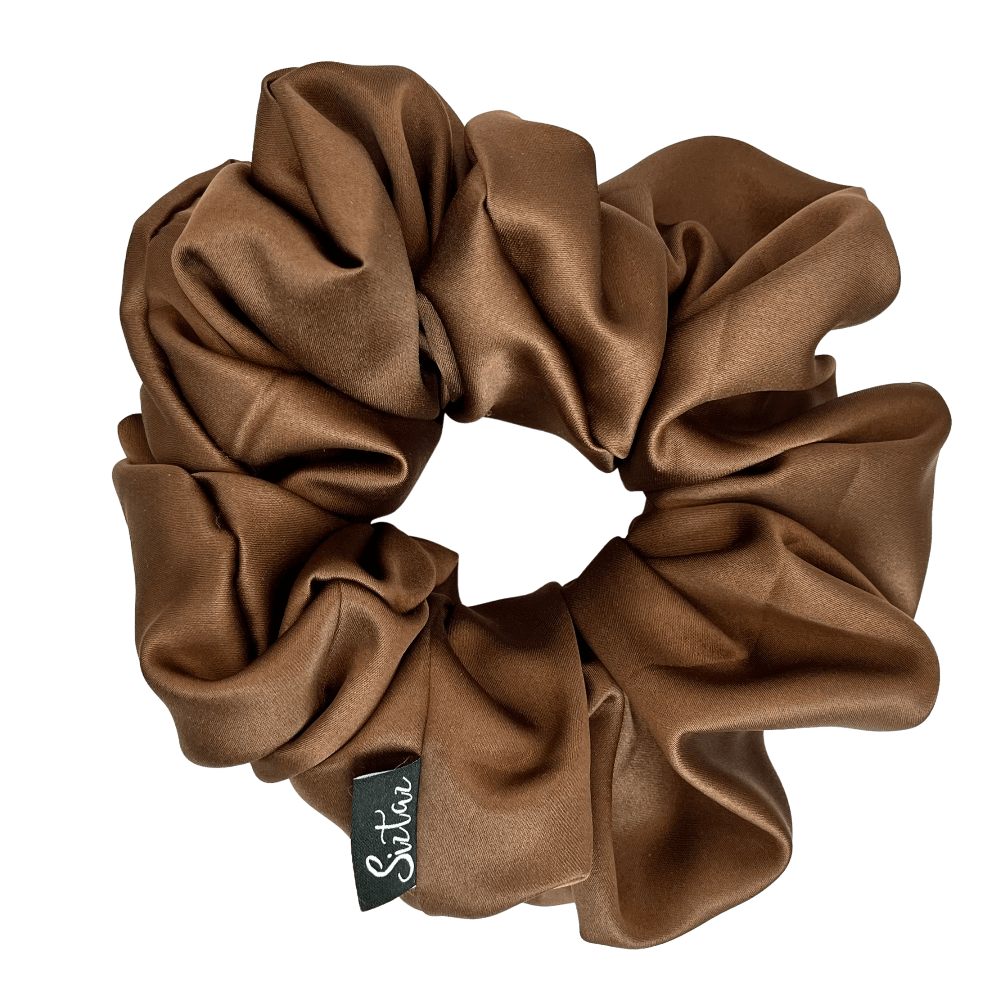 Hochwertigen Satin-Scrunchie / Haargummi in warmem Schokobraun. Handgefertigt in der Schweiz, haarschonend und elegant – der perfekte Akzent für jeden Look.