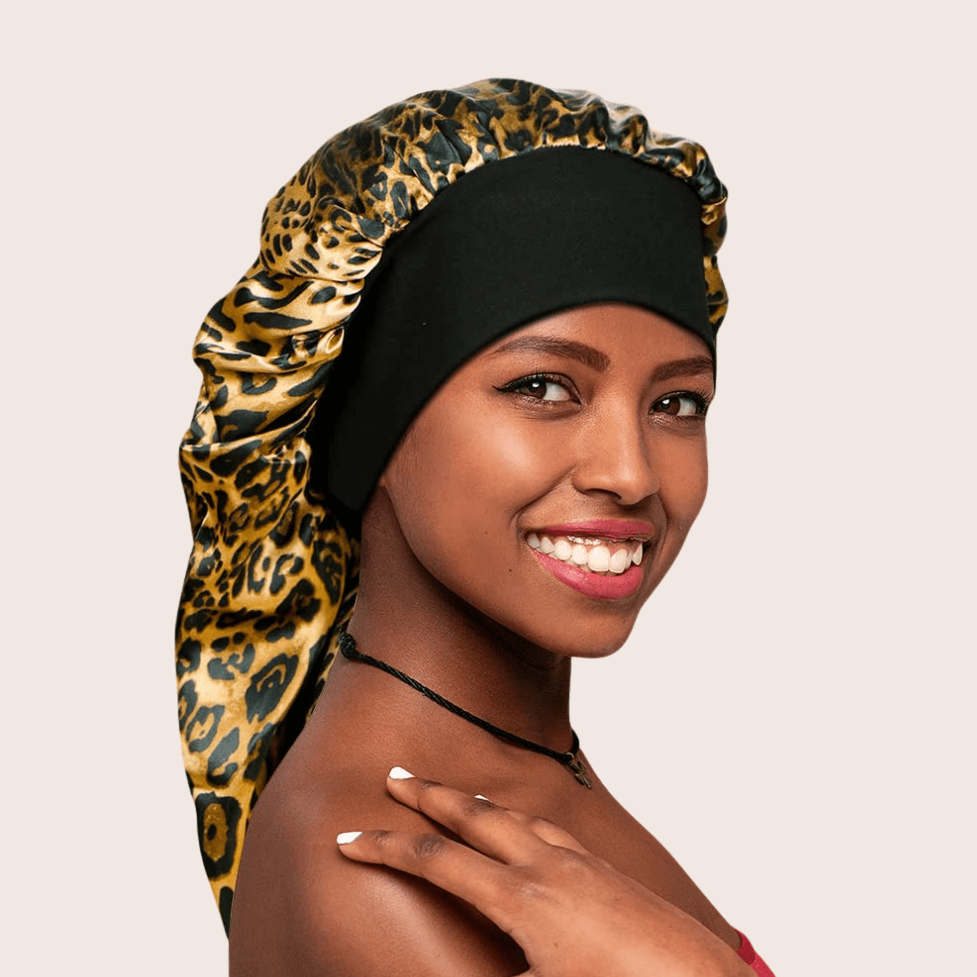 Satin Bonnet Cheetah print für Zöpfe und Locks – Schützt voluminöse Frisuren, verhindert Frizz und sorgt für langanhaltende Lockenpflege während des Schlafs