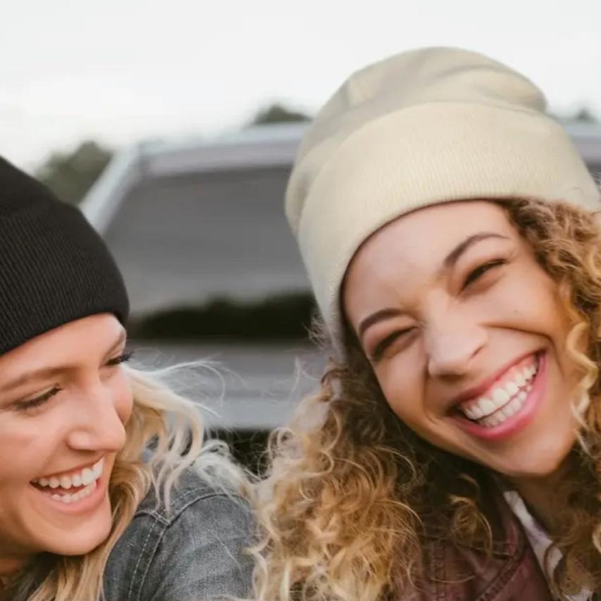 die Siztaz satin gefütterte Wintermütze: Haarschonender Schutz vor Frizz und Haarbruch, kombiniert mit warmem Tragekomfort und stylischem Design. Perfekt für kalte Tage!