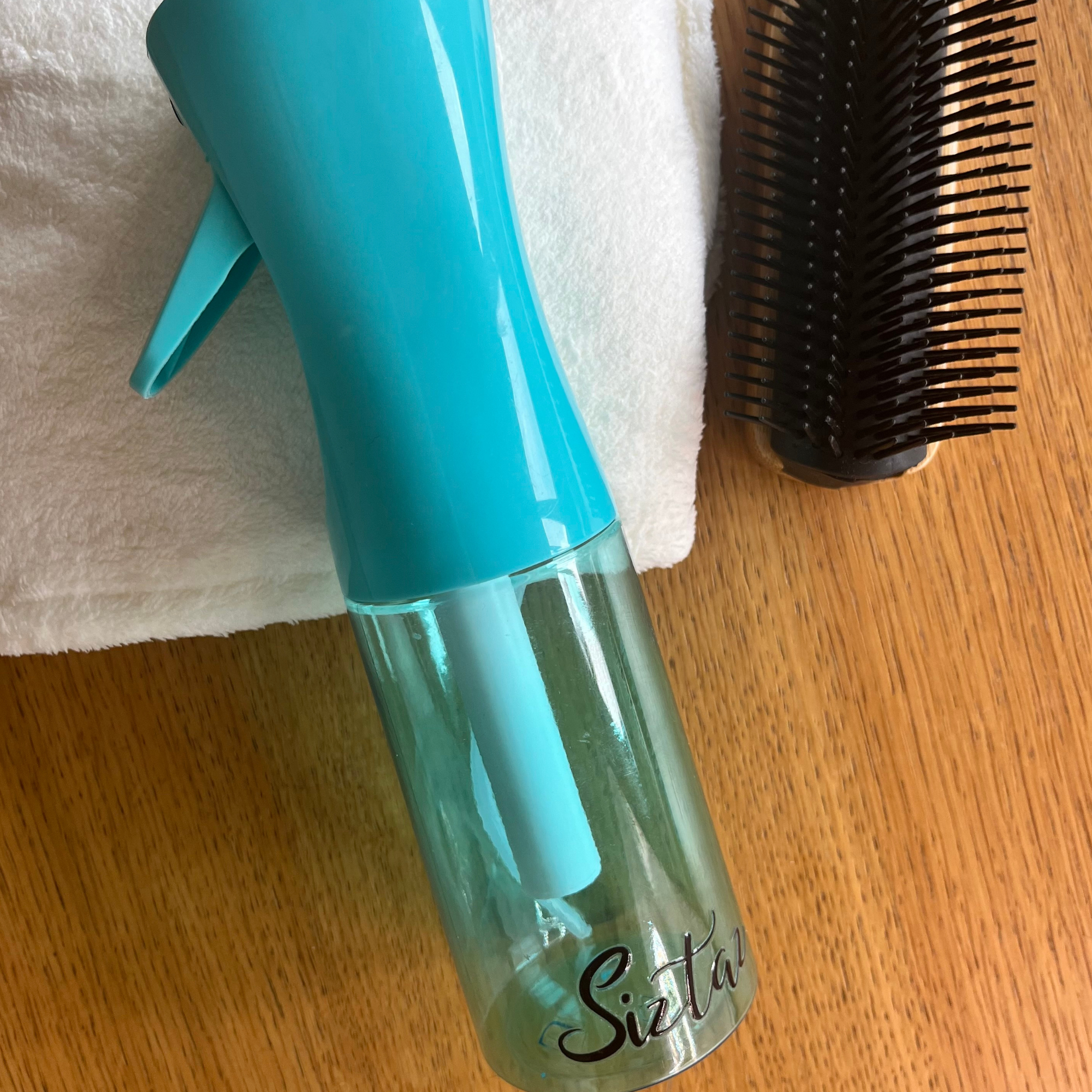 Siztaz Sprühflasche grün, green für Locken – feiner Sprühnebel für tägliches Auffrischen und Definition, personalisierbar mit Haarkuren, 200 ml Fassungsvermögen.