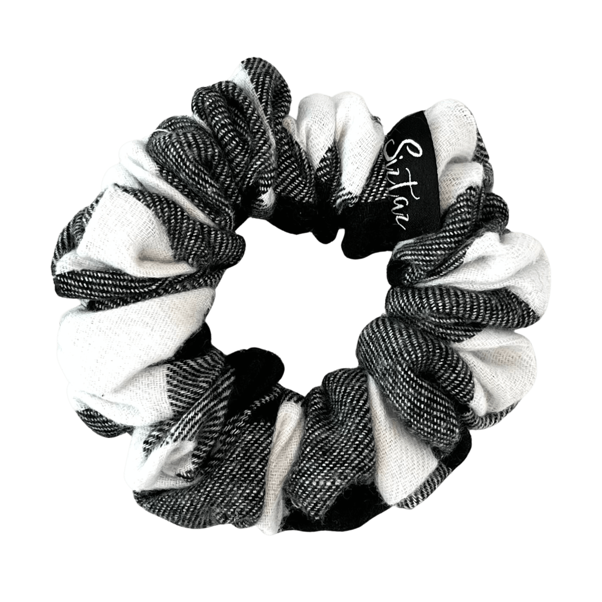 Dieser Scrunchie aus hochwertiger Flanell-Baumwolle ist besonders sanft zu deinem Haar und sorgt für einen festen Halt – ganz ohne Ziepen oder Haarbruch.