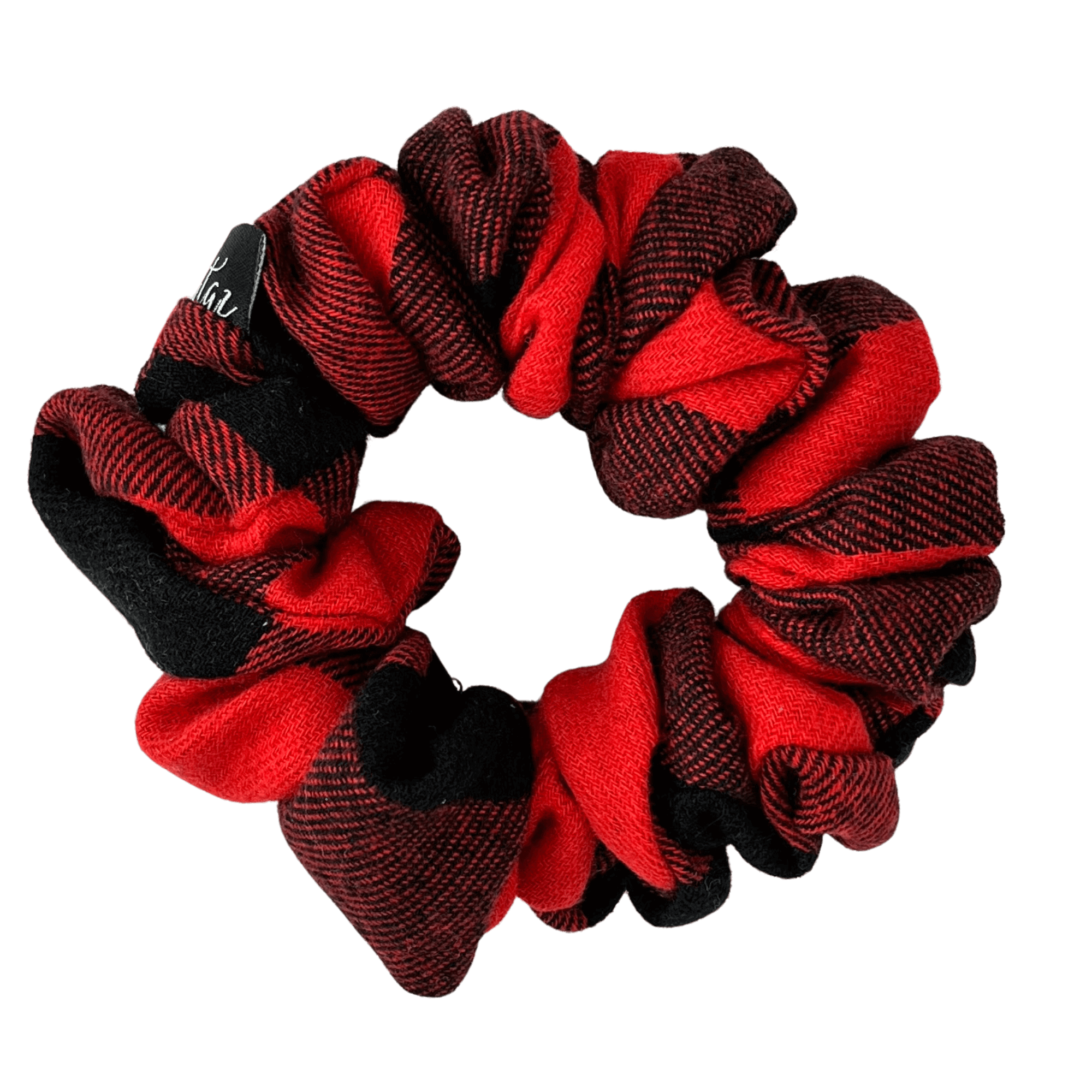 Dieser Scrunchie aus hochwertiger Flanell-Baumwolle ist besonders sanft zu deinem Haar und sorgt für einen festen Halt – ganz ohne Ziepen oder Haarbruch. Rot schwarz karo scrunchie, Haargummi