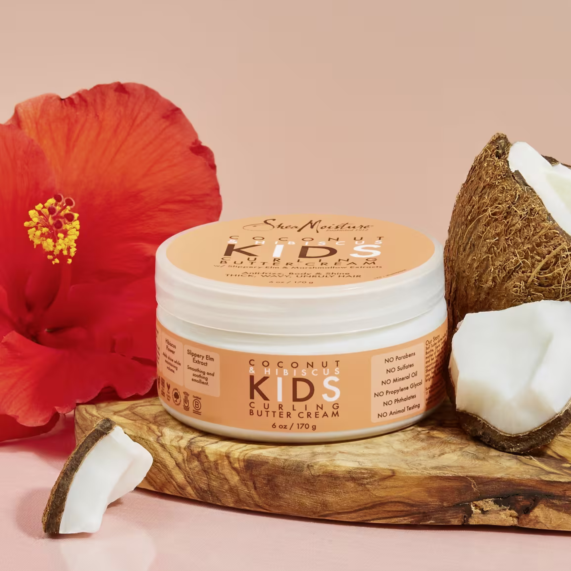 SheaMoisture Coconut & Hibiscus Kids Curl Cream, eine pflegende Creme für Kinder mit Kokosnuss- und Hibiskus-Extrakten, die hilft, Locken zu definieren, Frizz zu reduzieren und das Haar weich und glänzend zu machen.